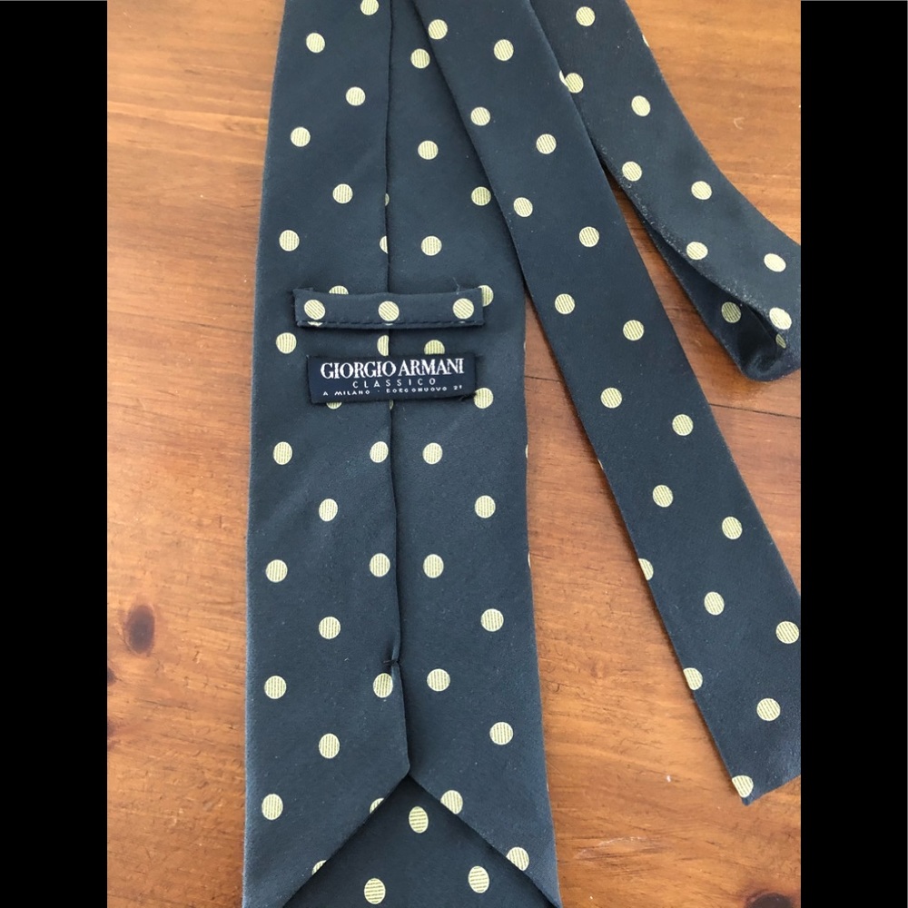 👀 Elegant GIORGIO ARMANI Silk Tie